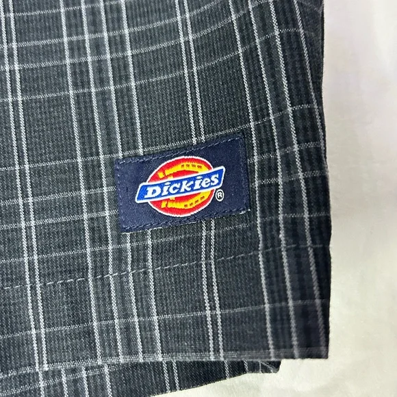 Dickie Shorts size:38 inseam: 13’ - Picture 2 of 6